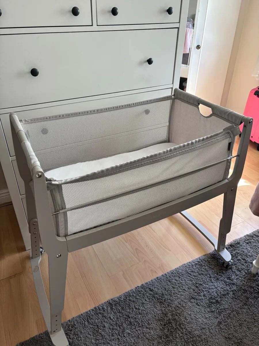 Next to me crib - Image 1