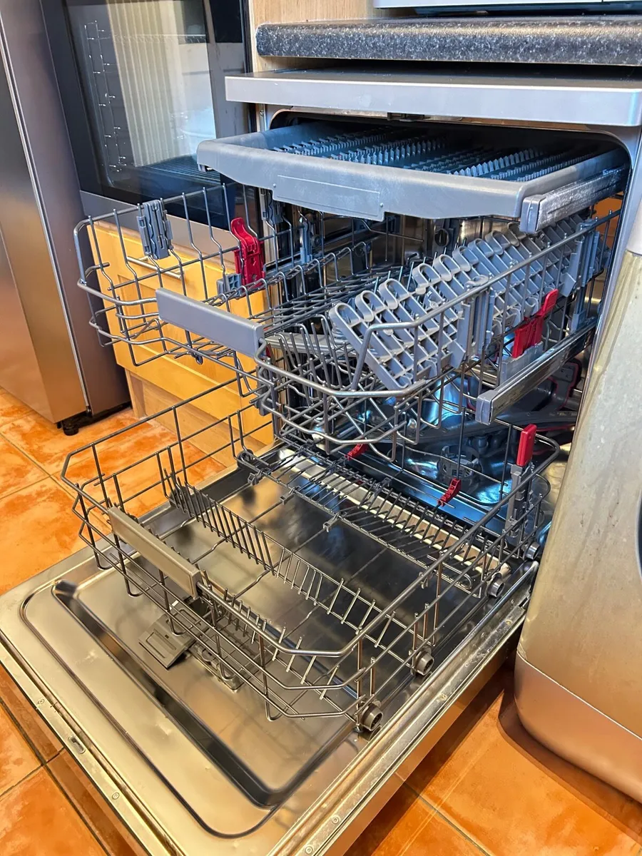 Whirlpool Dishwasher - Image 3