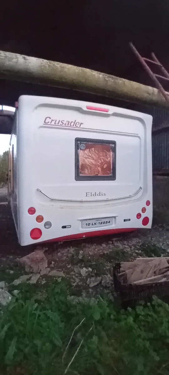 4 berth with solar panels - Image 4