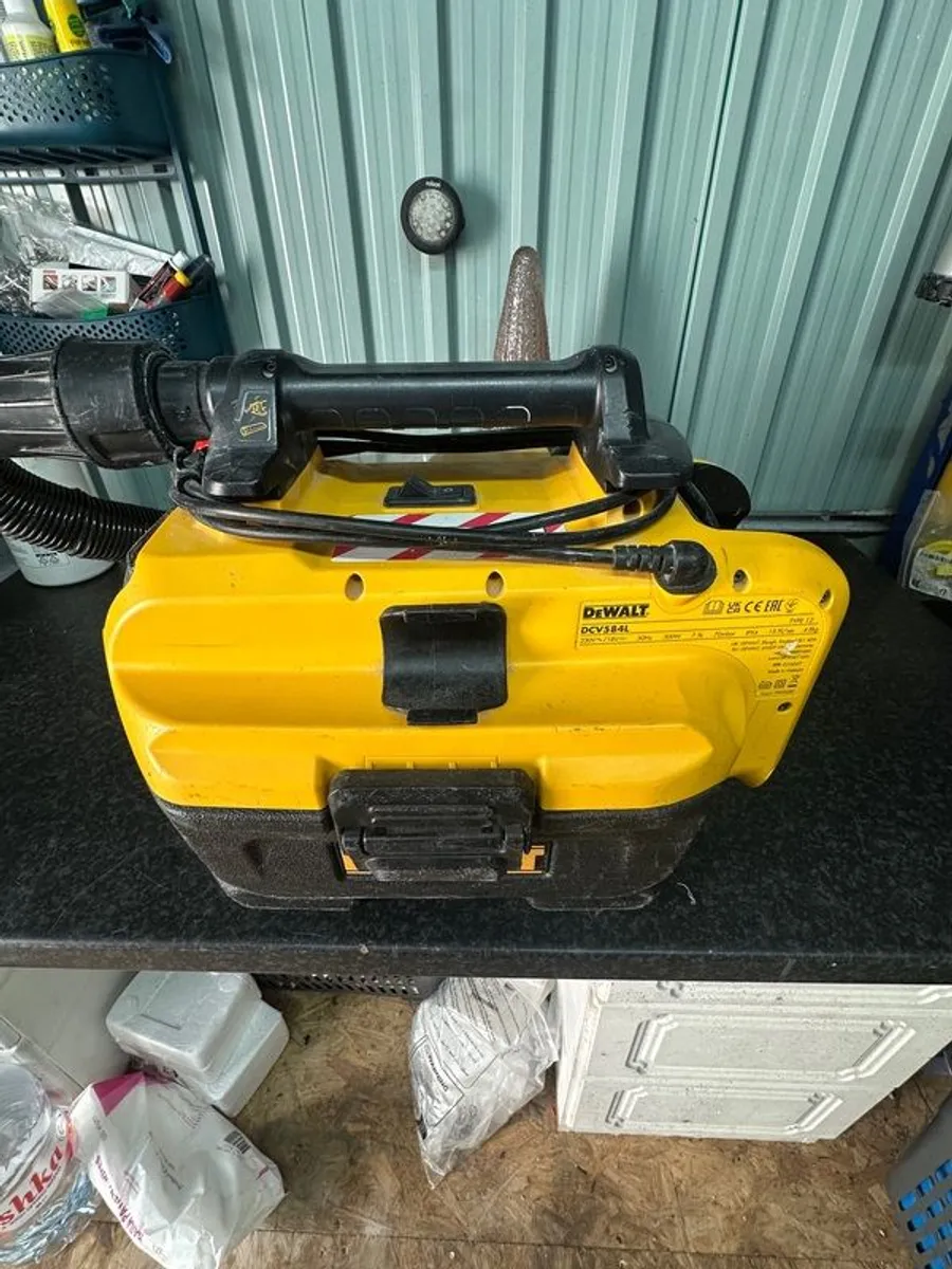 Dewalt Cordless Vacuum - Image 3
