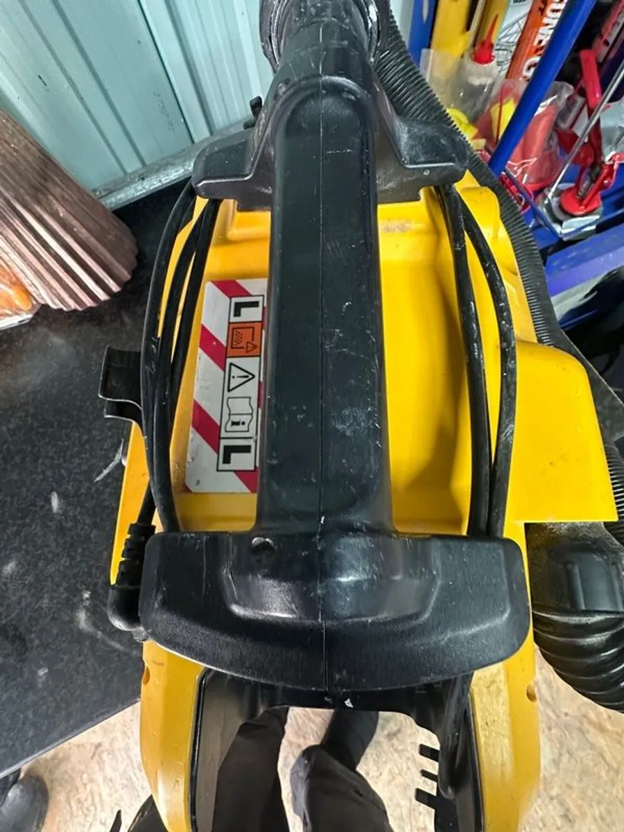Dewalt Cordless Vacuum - Image 4