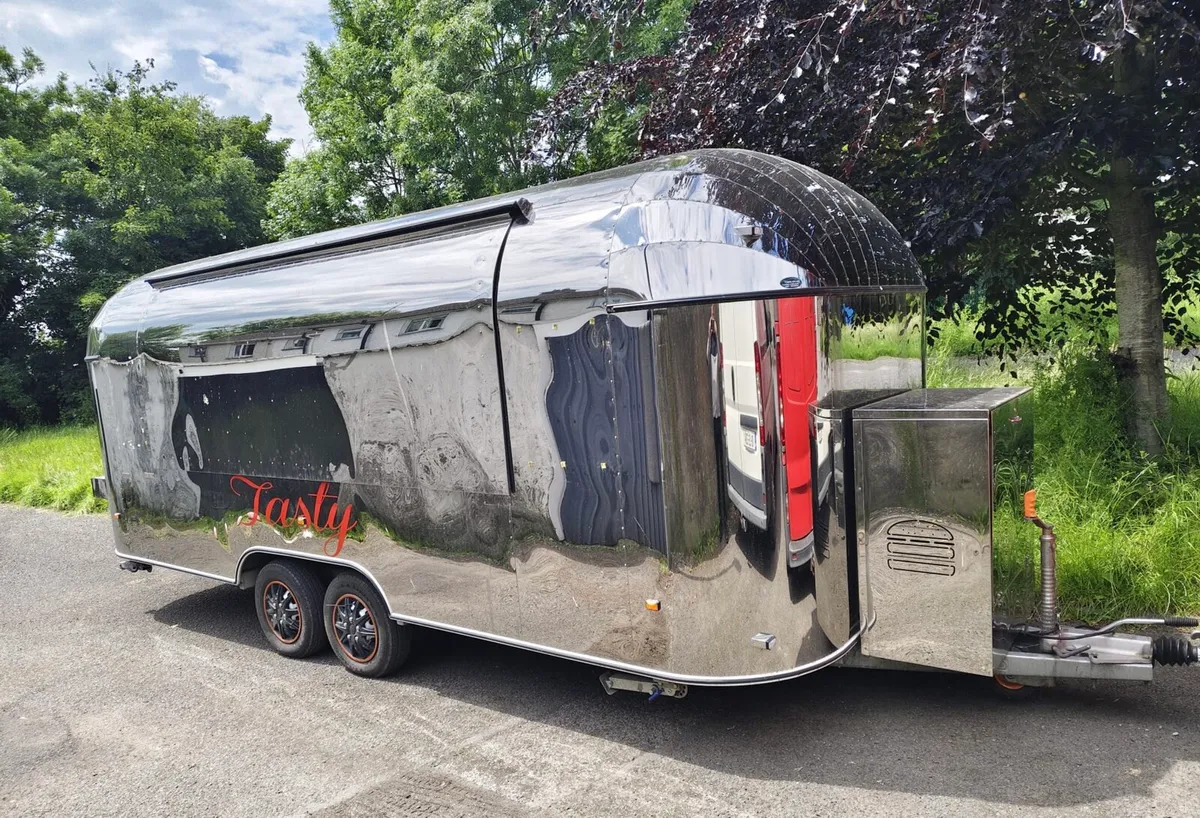 Catering Airstream 5.5 meters - Image 1
