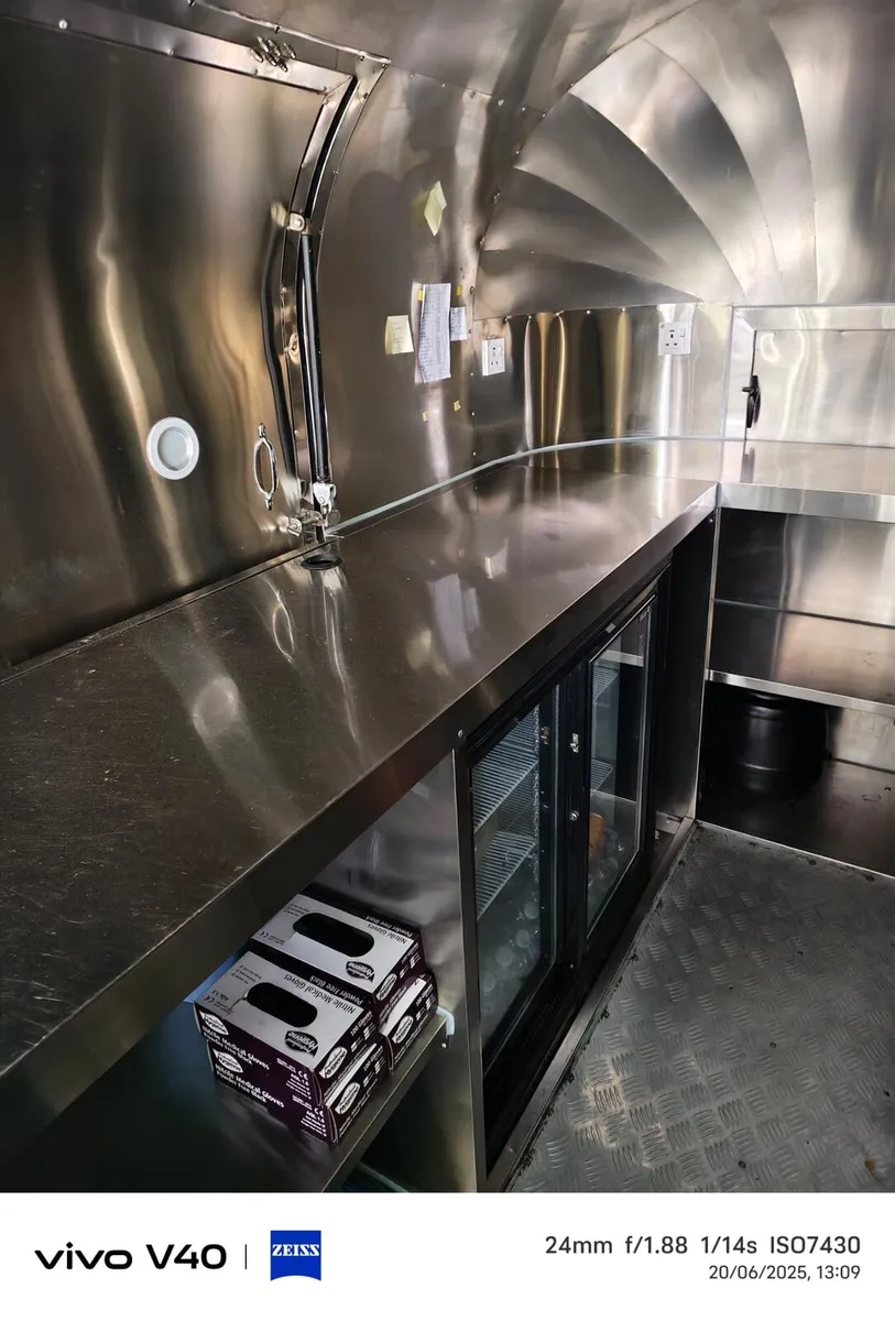 Catering Airstream 5.5 meters - Image 3