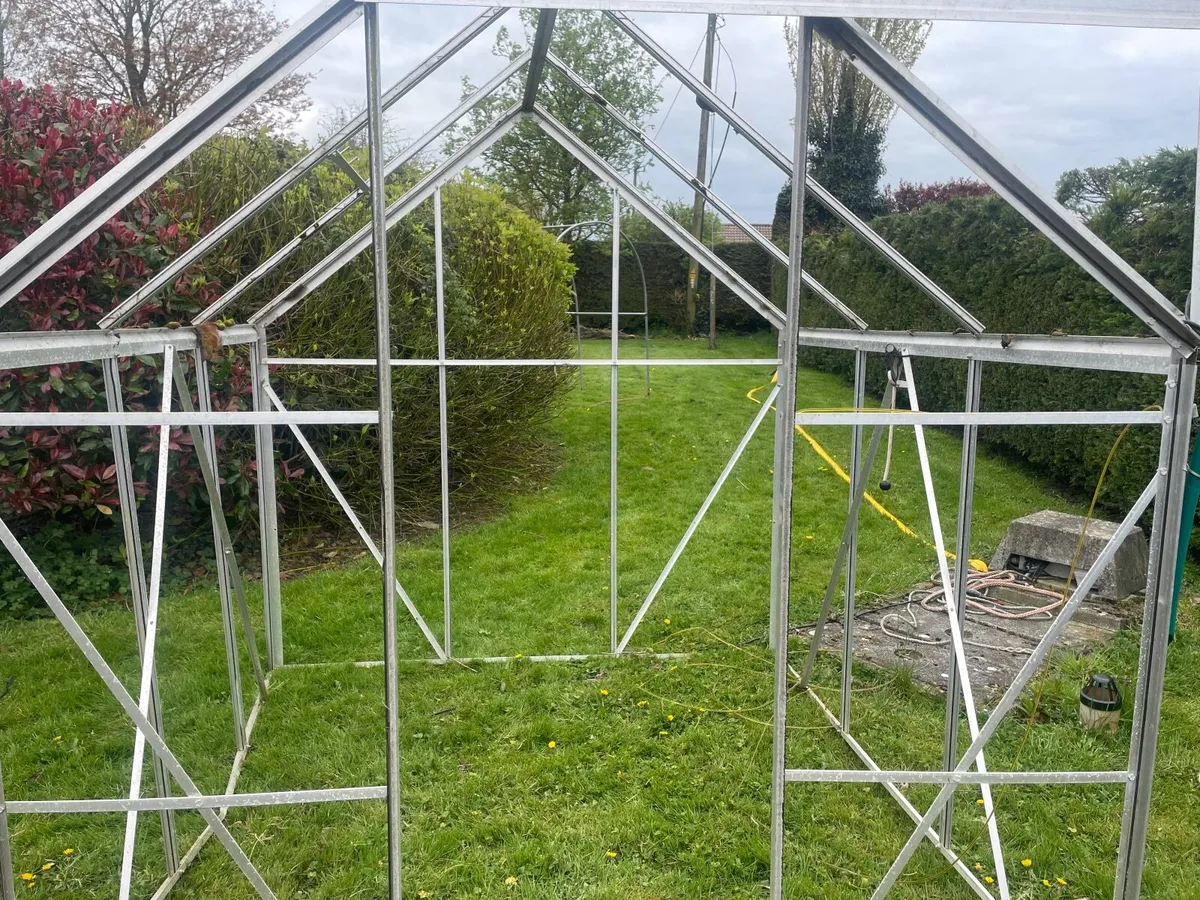 Green house - Image 1