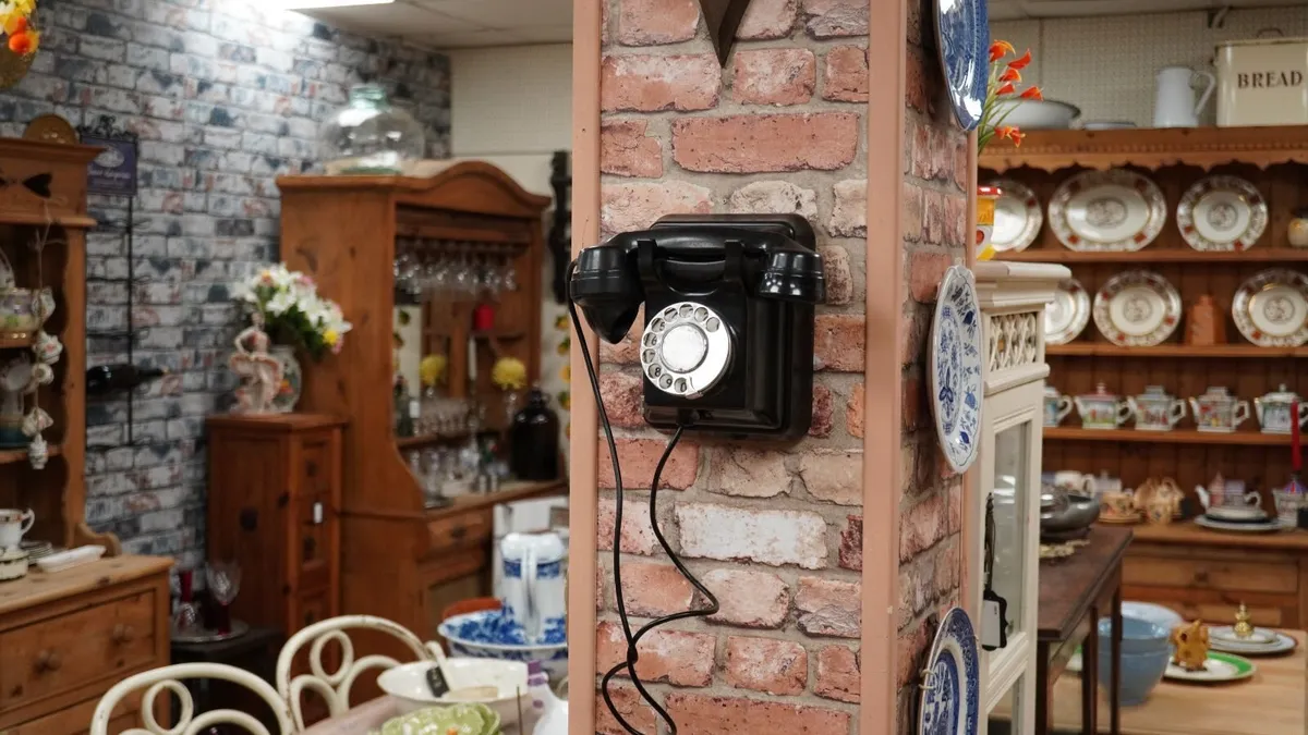 Siemens Brothers P&T Bakelite Wall Telephone - Image 1