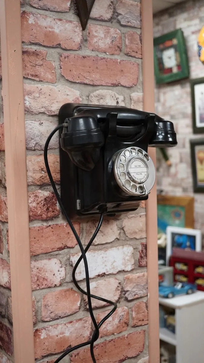 Siemens Brothers P&T Bakelite Wall Telephone - Image 2