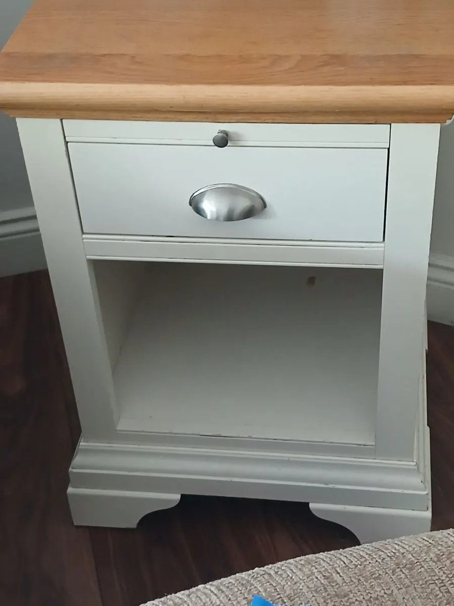 Front room - Image 2