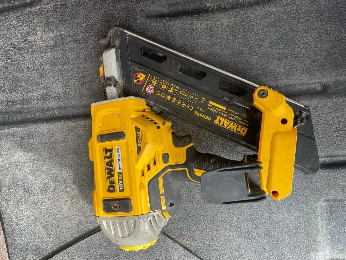 Dewalt nail gun - Image 2