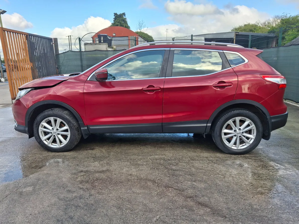 2017 Nissan Qashqai Light Damage - Image 2