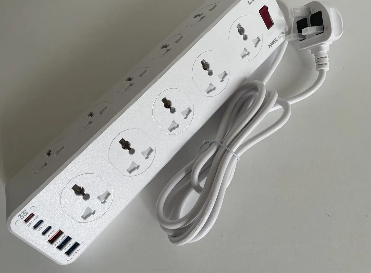 10 Outlet Universal Power Strip USB & C-Type x6 - Image 1
