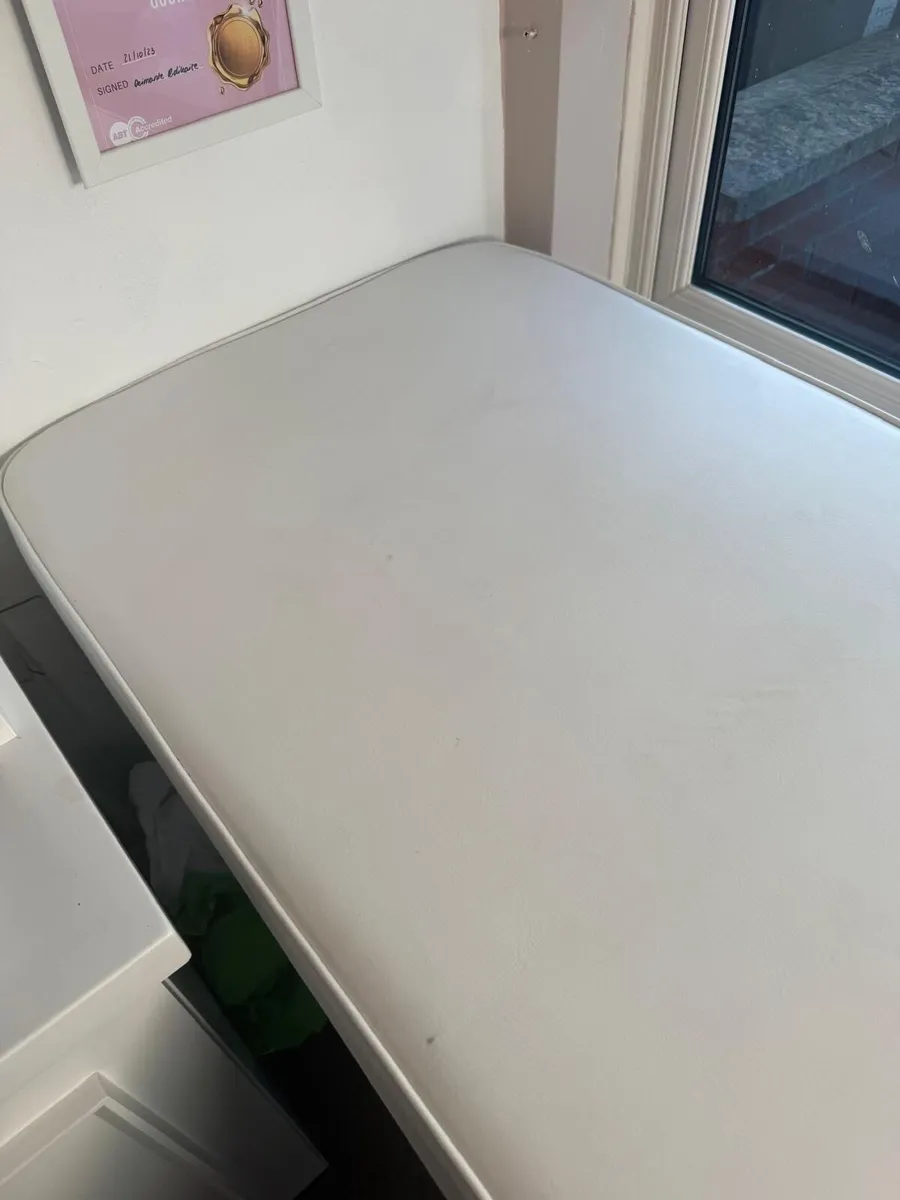 Beauty bed / massage bed - Image 3