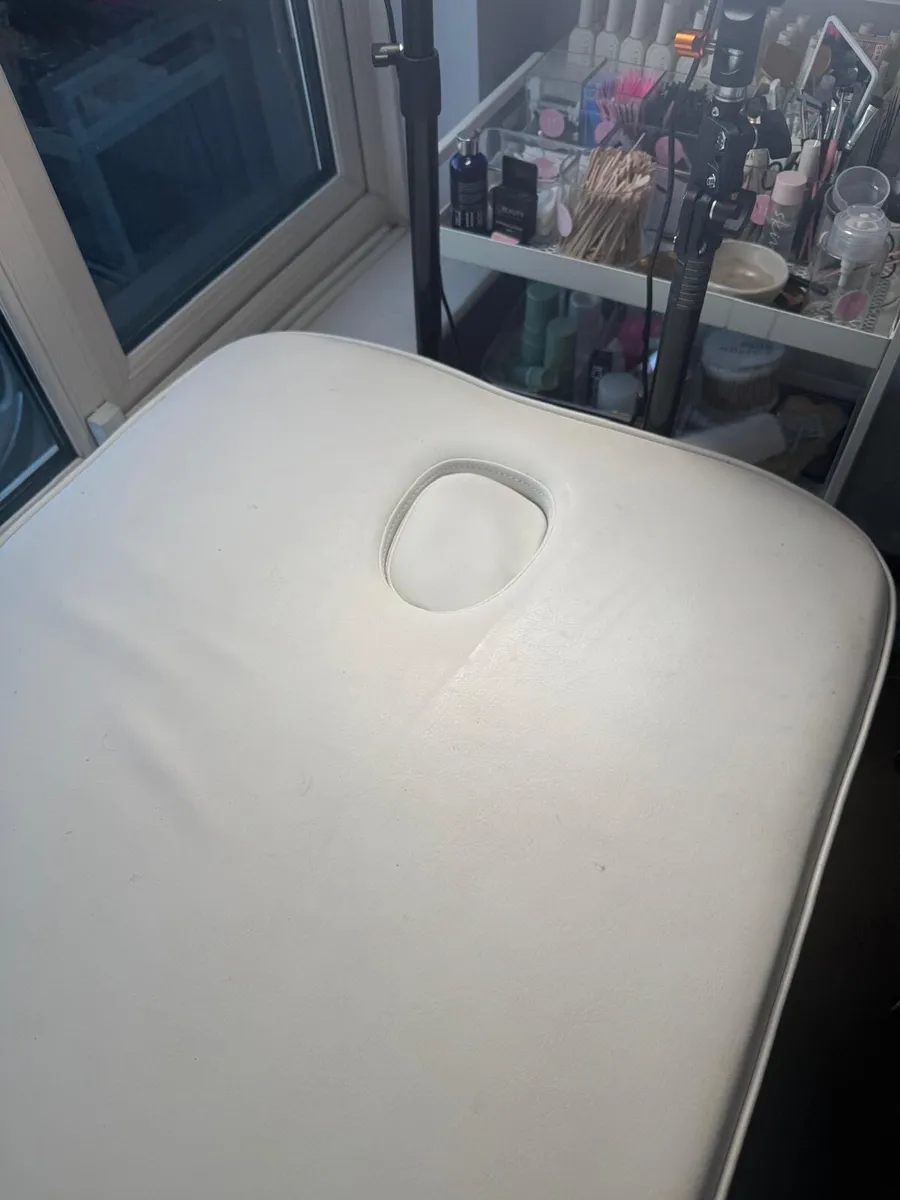 Beauty bed / massage bed - Image 4