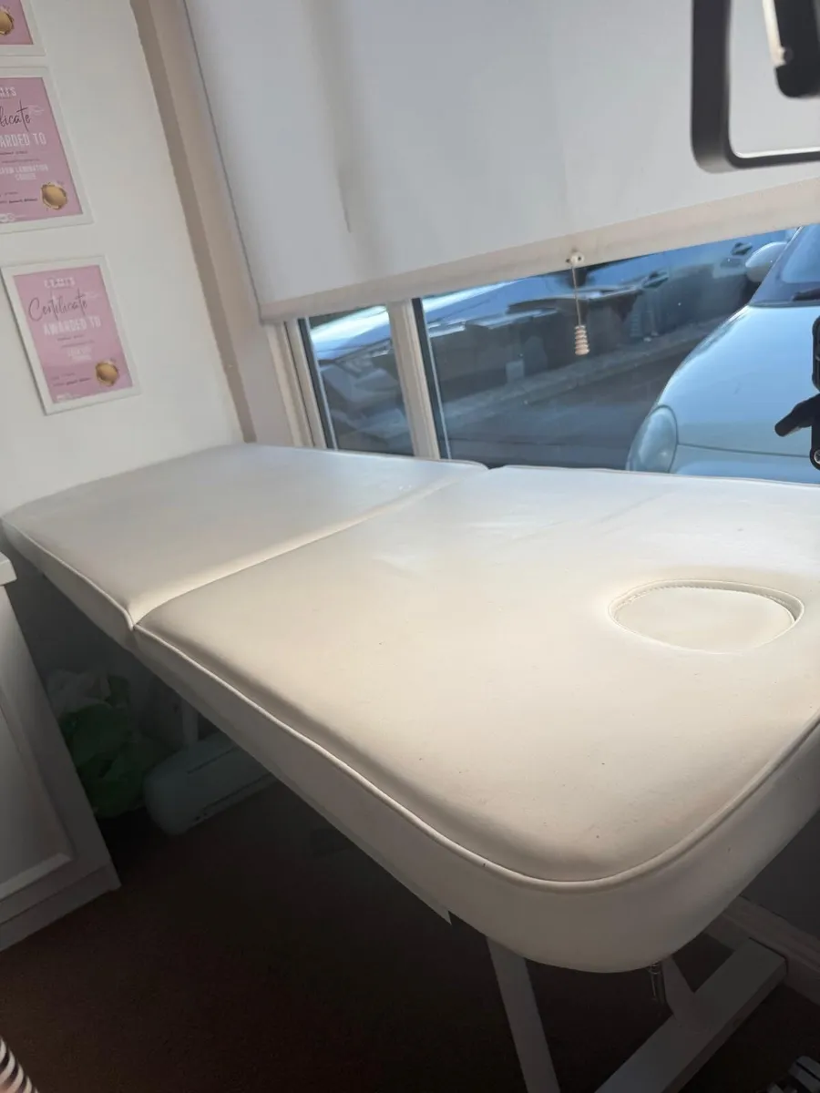 Beauty bed / massage bed - Image 2