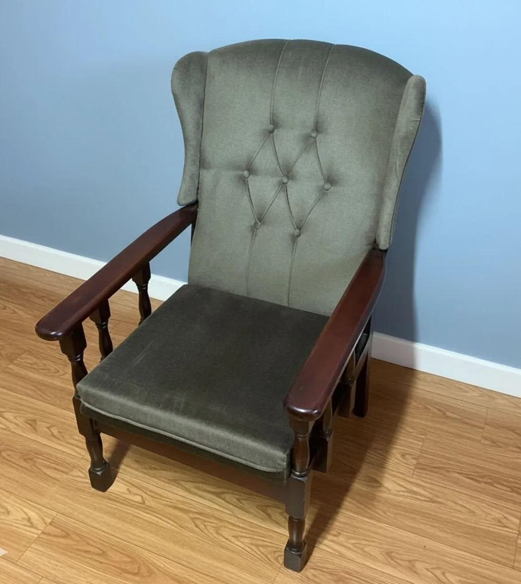 Stylish Grey Tufted High-Back Armchair - Image 1