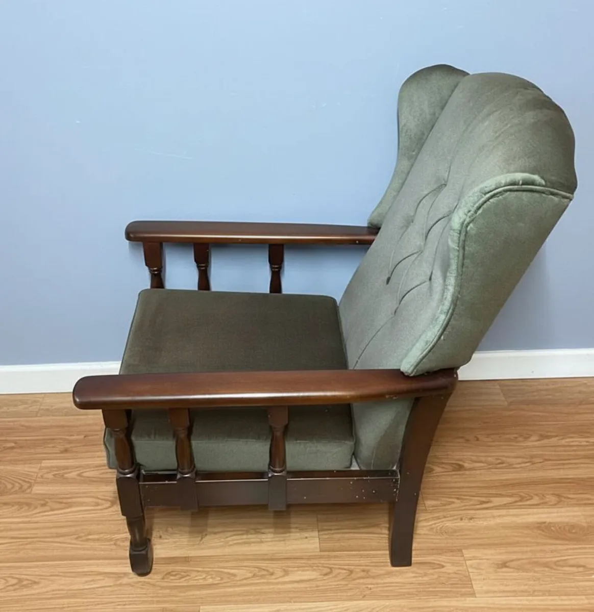 Stylish Grey Tufted High-Back Armchair - Image 3
