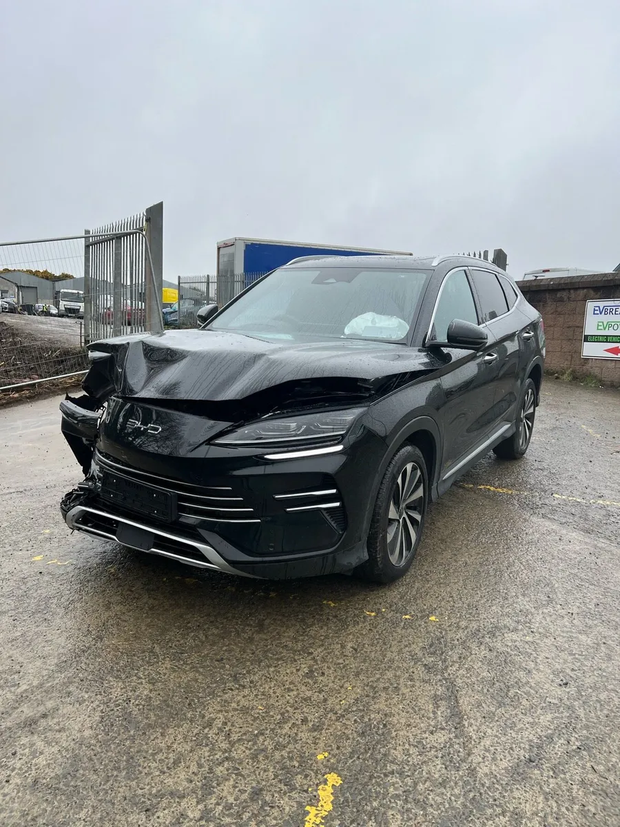 2026 BYD Seal U 1.5 Hybrid. Damaged salvage - Image 1