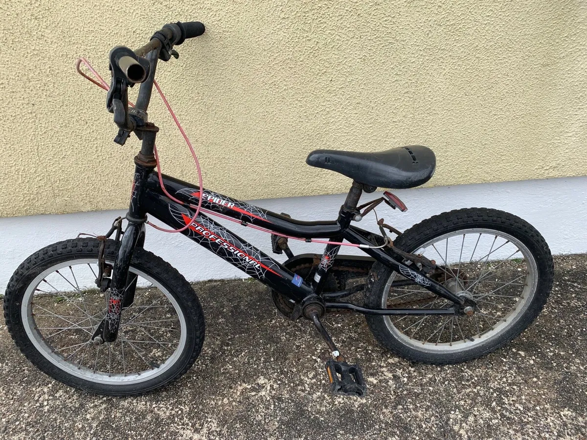 Boys Spider-Man bike - Image 1