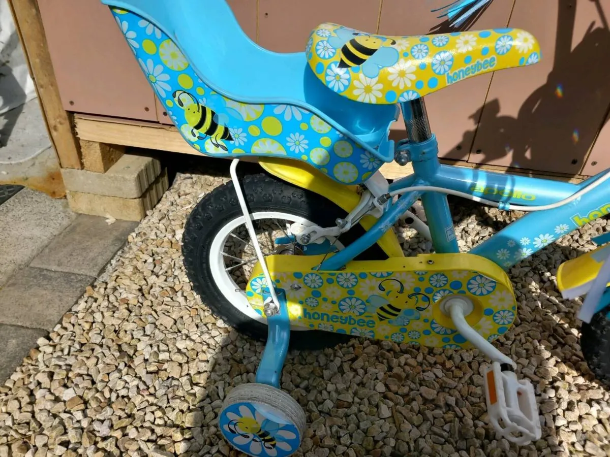 Kids honeybee bike size 12 inch wheels - Image 3
