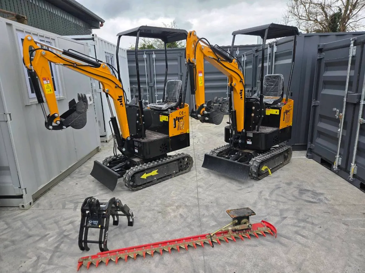 Mini digger - Image 1