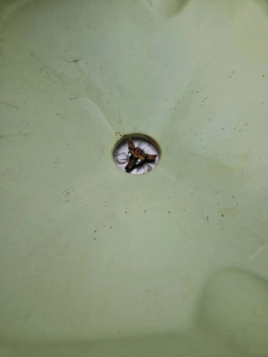 Fertiliser spreader - Image 2