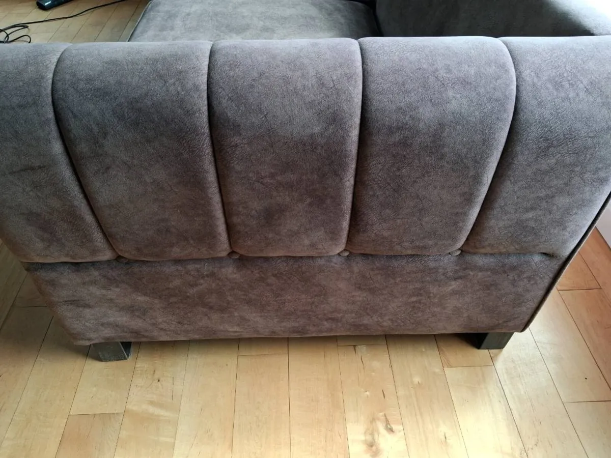 Couch - Image 4