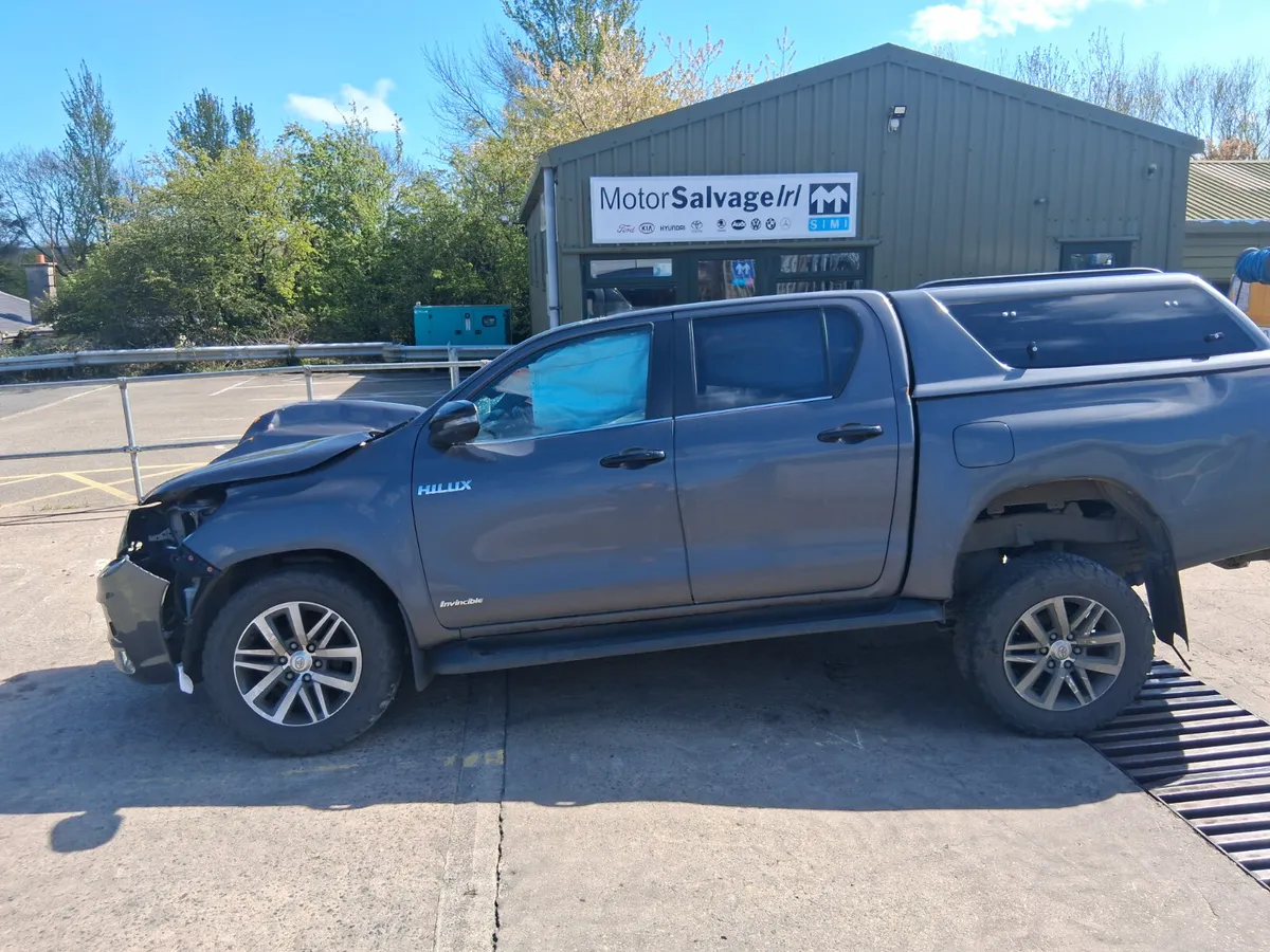 2019 TOYOTA HILUX  2.4 dsl (for parts only) - Image 1