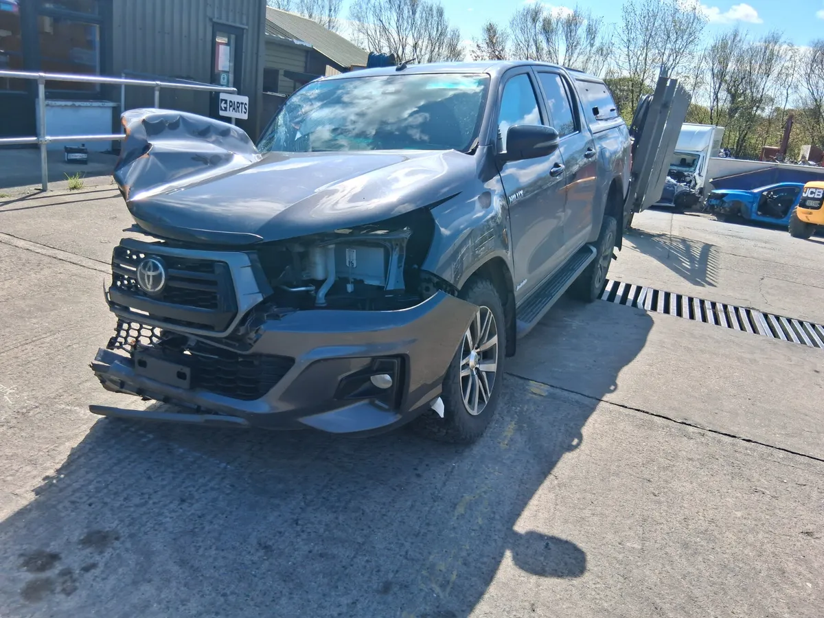 2019 TOYOTA HILUX  2.4 dsl (for parts only) - Image 2