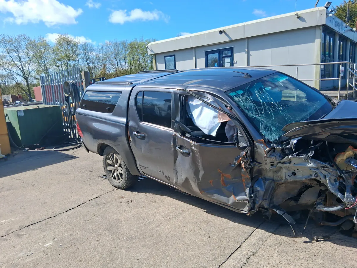 2019 TOYOTA HILUX  2.4 dsl (for parts only) - Image 4