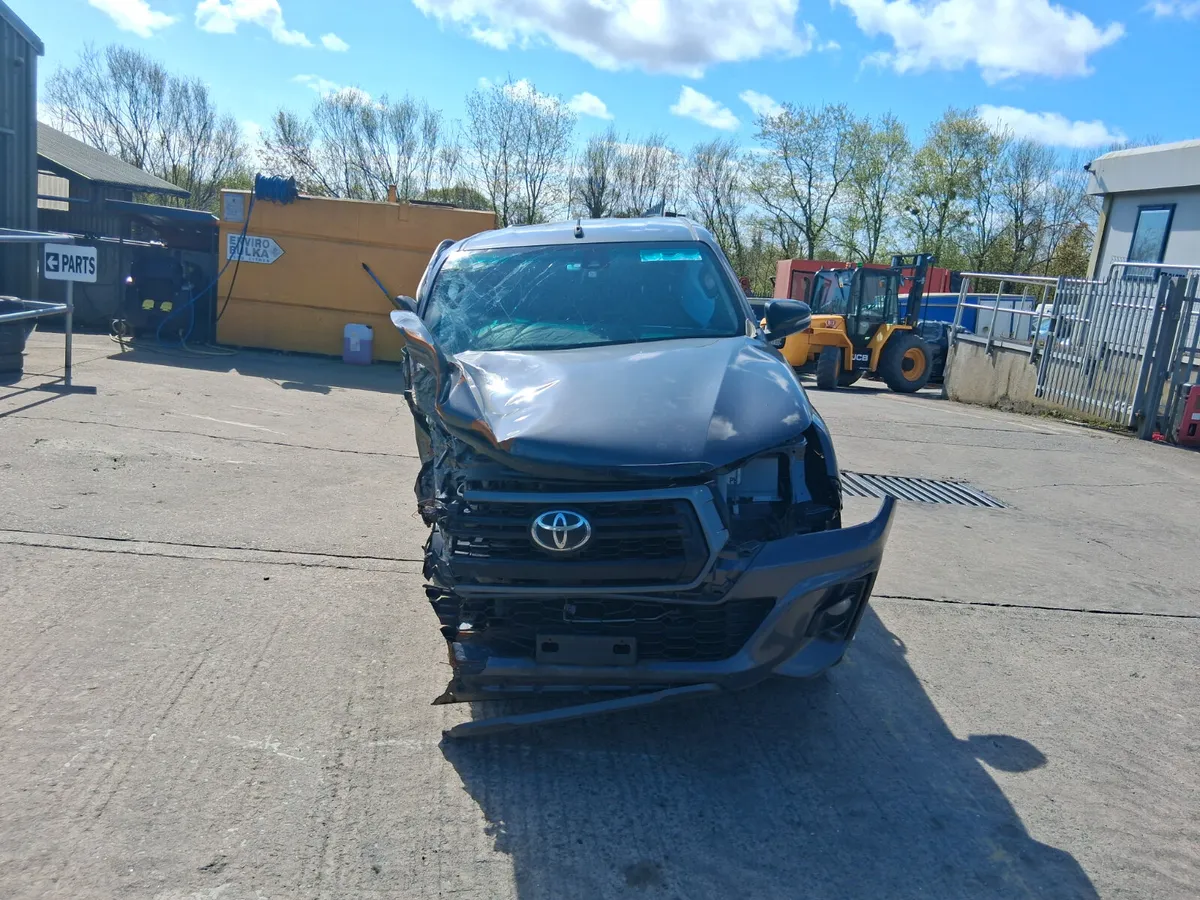 2019 TOYOTA HILUX  2.4 dsl (for parts only) - Image 3