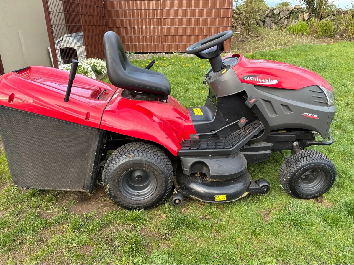 Castlegarden Tractor Lawnmower - Image 1