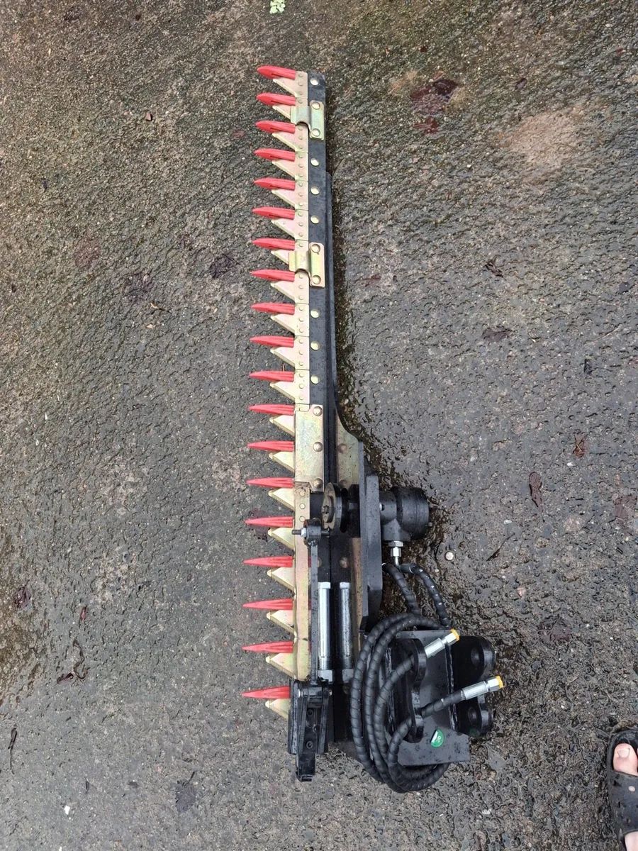 1400mm hedge trimmer - Image 1