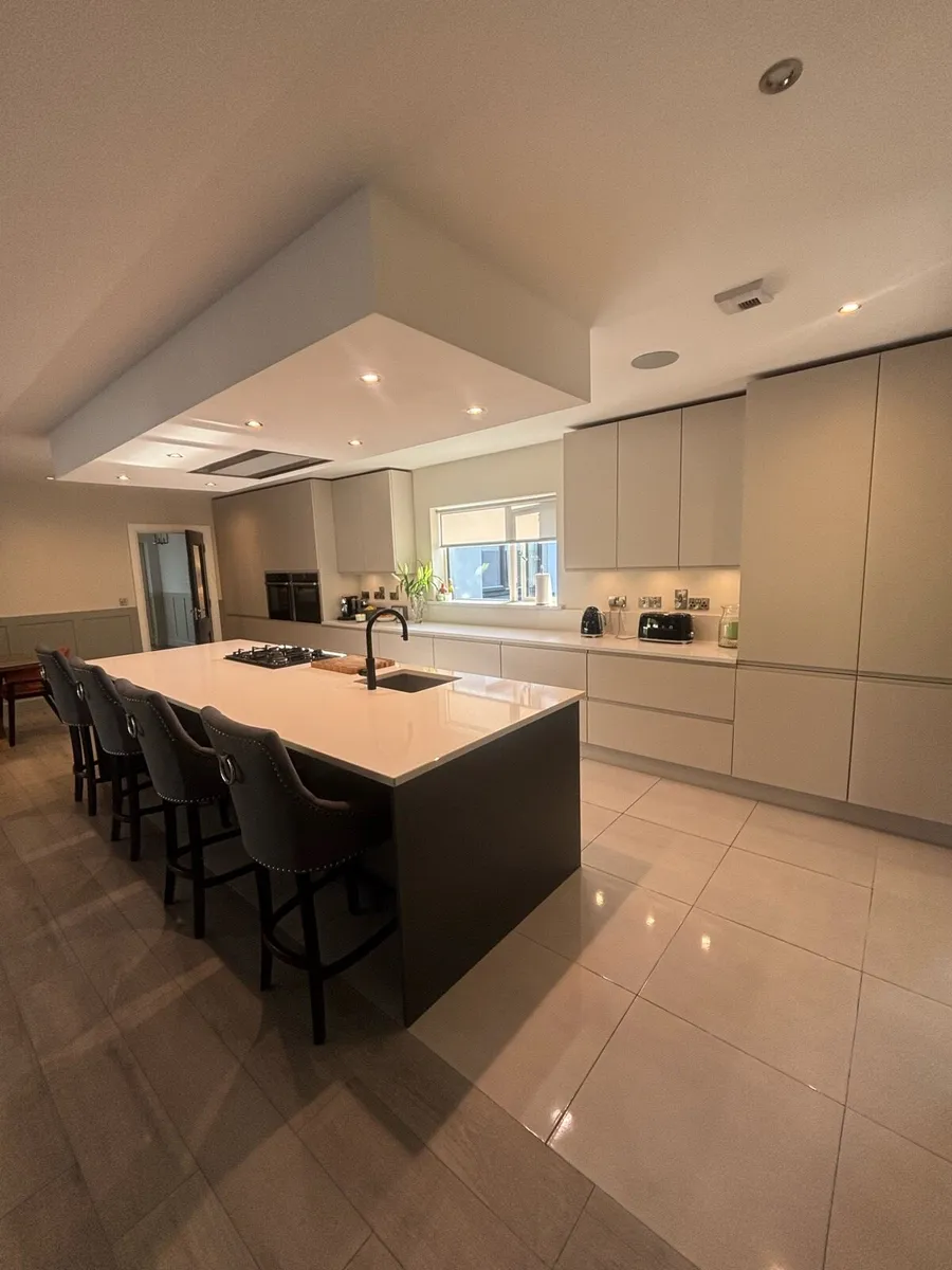 Large Kitchen - Image 1