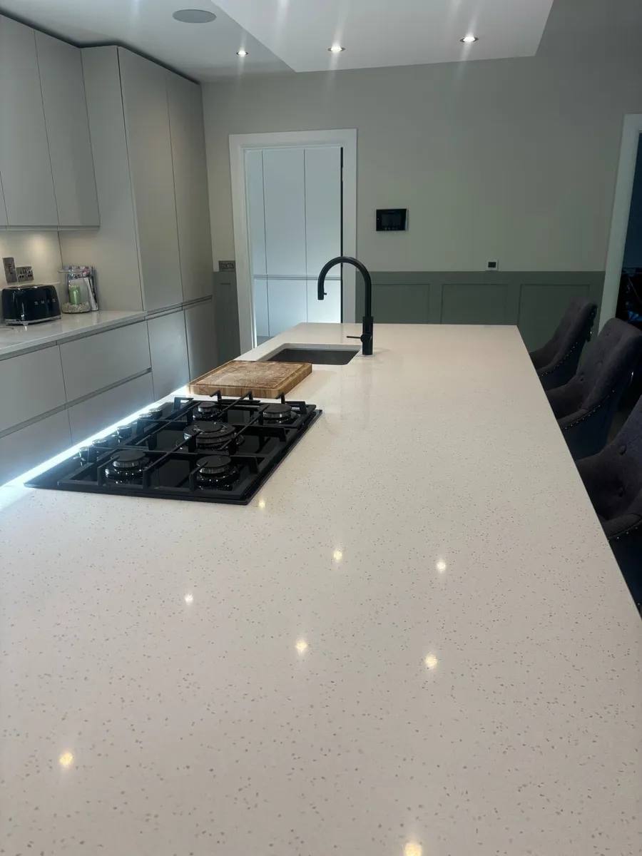 Large Kitchen - Image 3