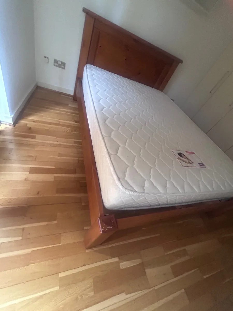 Wooden frame double bed - Image 3