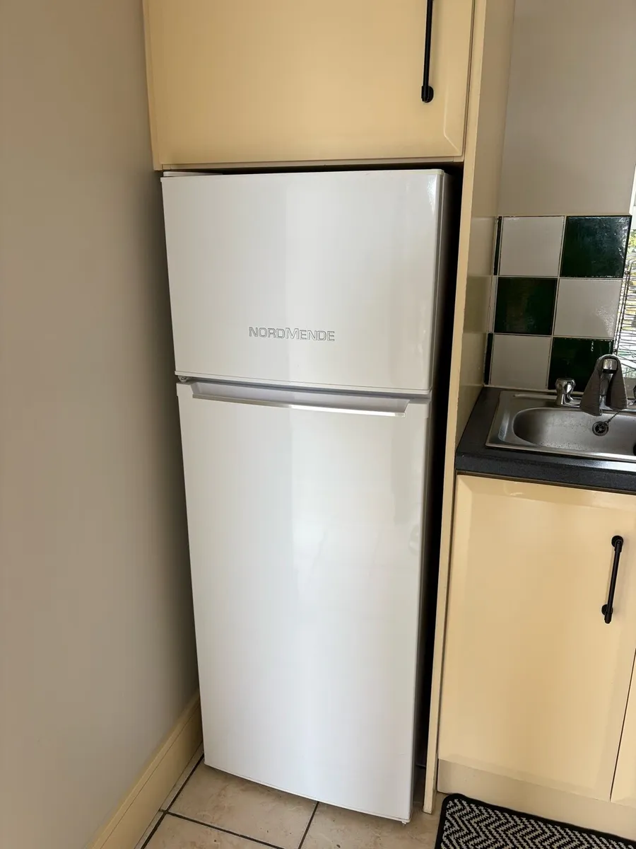 Fridge like new - Image 1