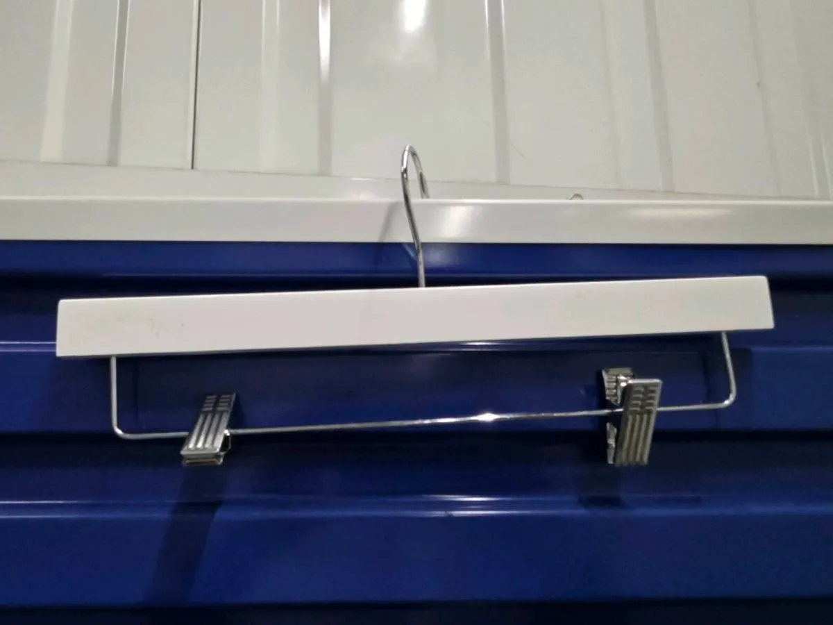 White Hangers - Image 4