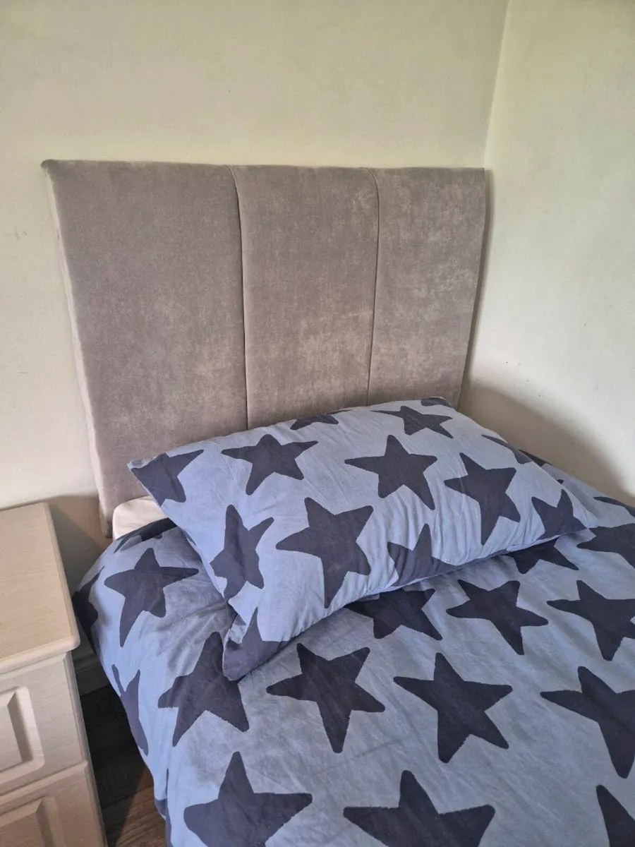 Single beds - Image 2