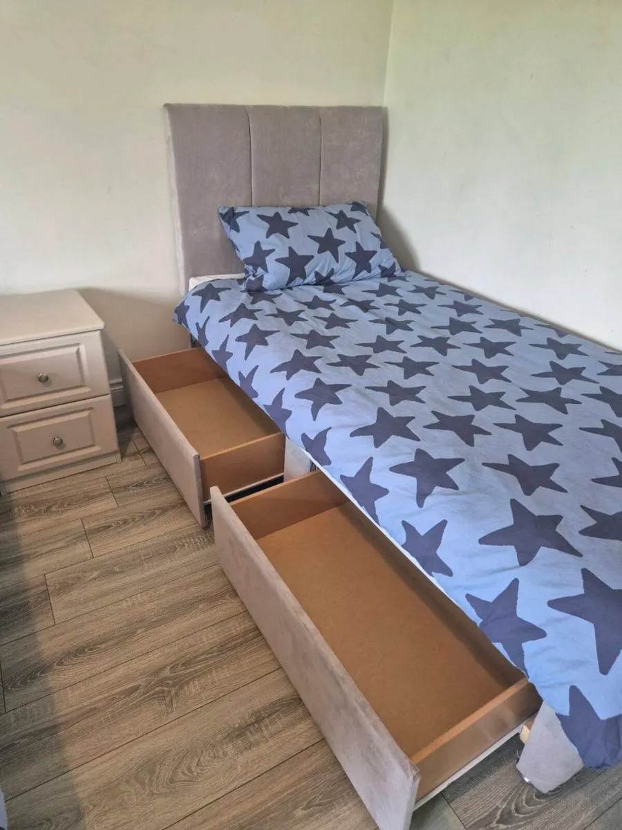 Single beds - Image 4