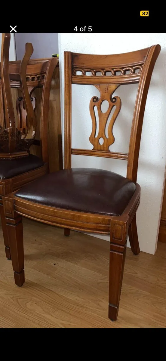 Table and chairs - Image 2