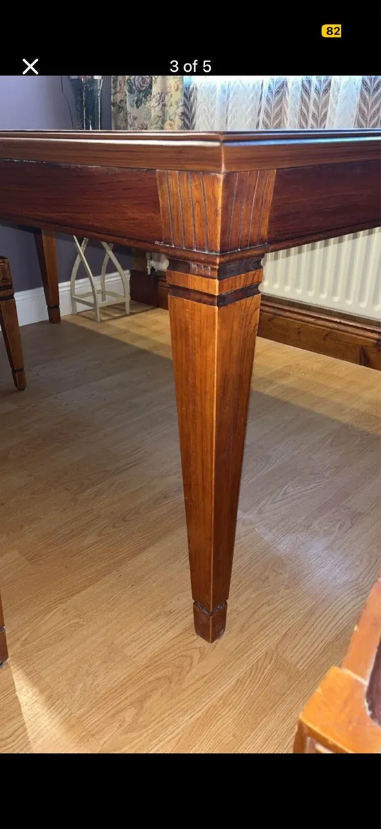 Table and chairs - Image 3