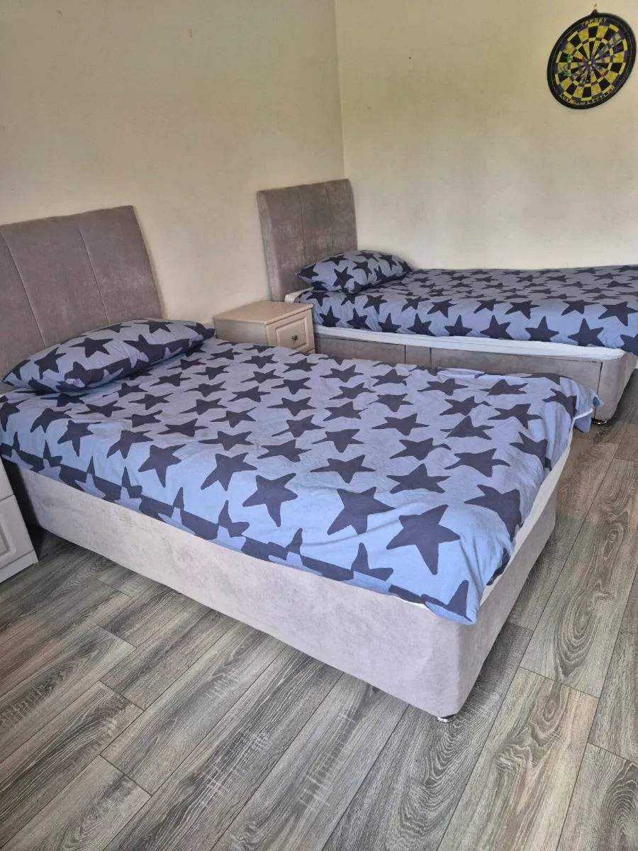 Single beds - Image 1