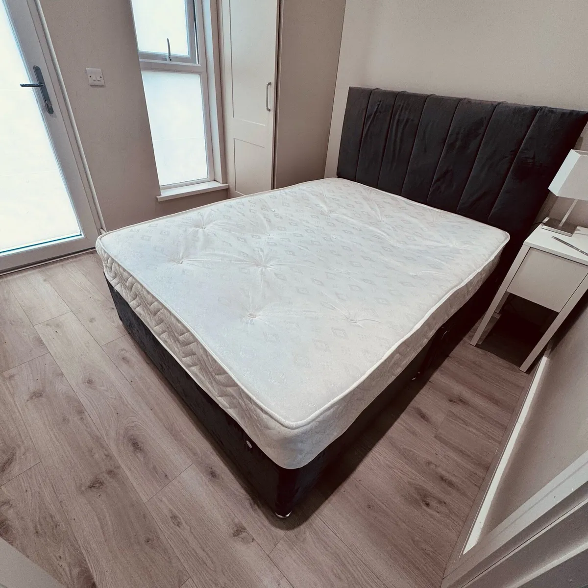 Double bed - Image 1