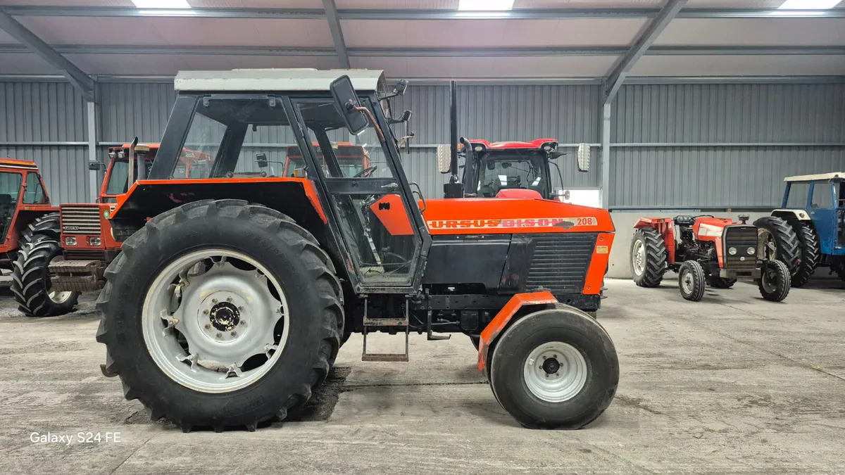 URSUS 208 2WD - Image 4