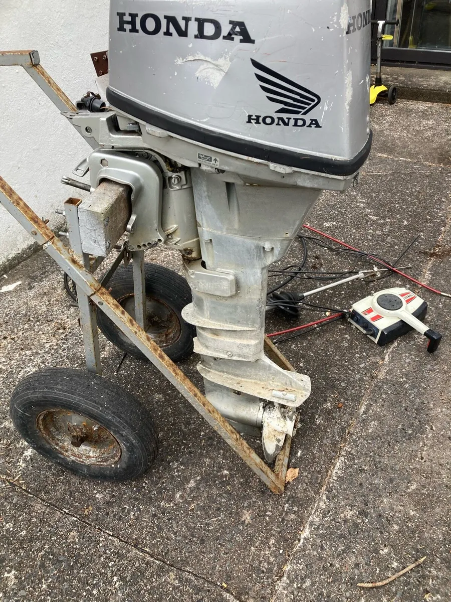 Boat engine - Image 2