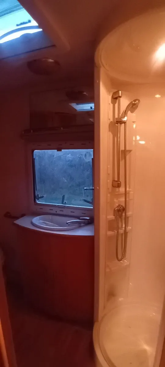 4 berth with solar panels - Image 2