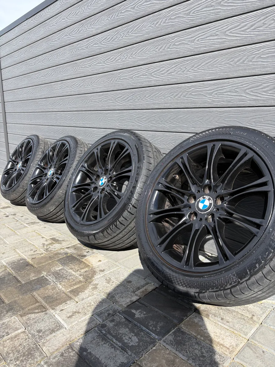 18” GENUINE BMW F30 ALLOY WHEELS & TYRES - Image 1