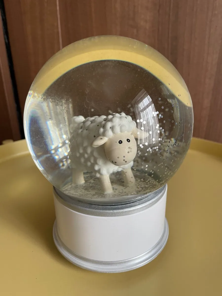 Musical snow globe - Image 1