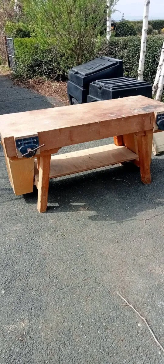 Wood work bench - Image 1