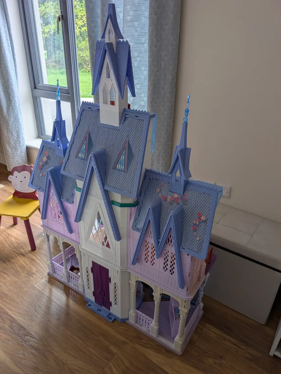 Frozen Dolls house - Image 2