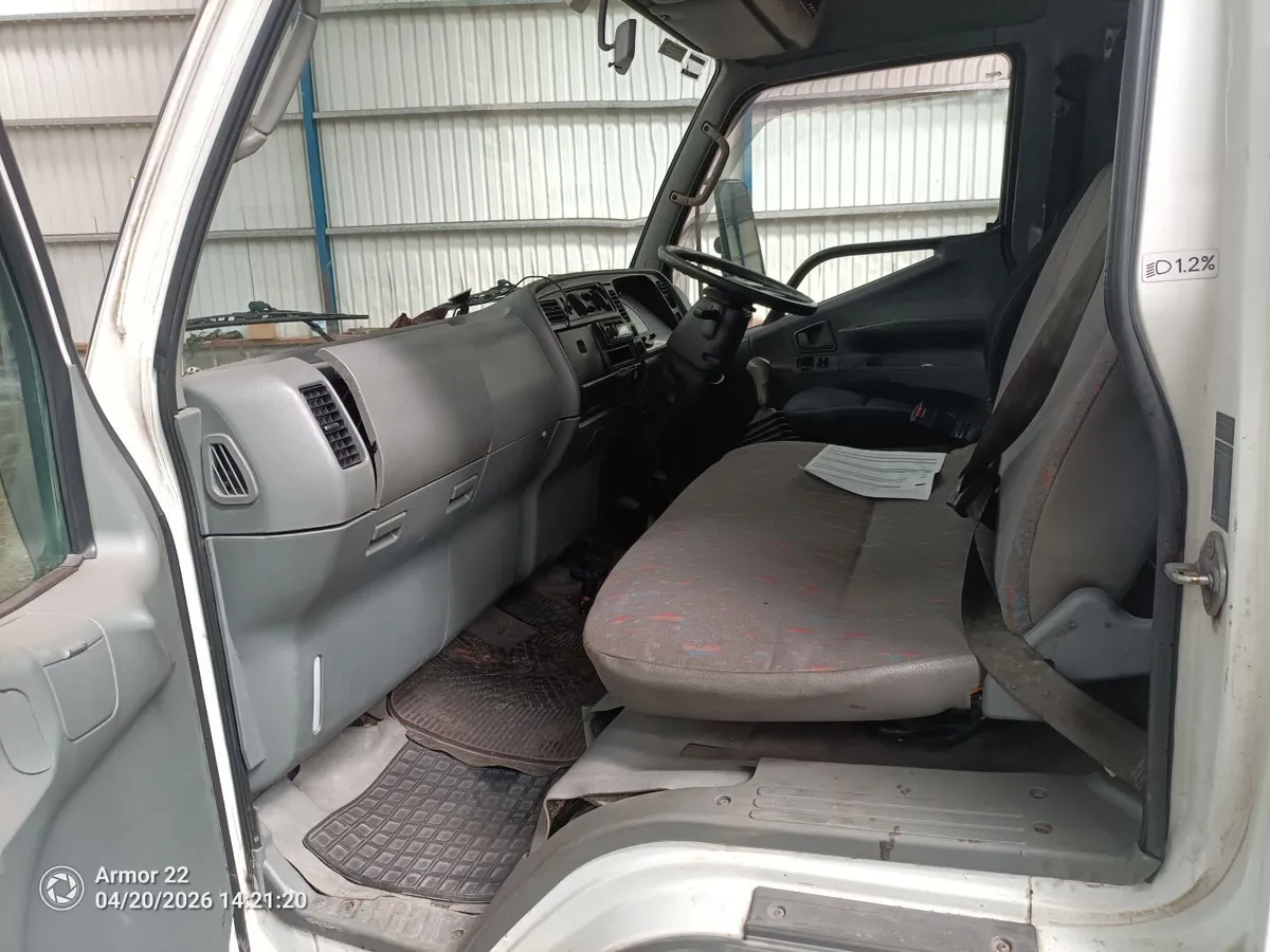 Mitsubishi Canter 2005 recovery spec lifter - Image 3